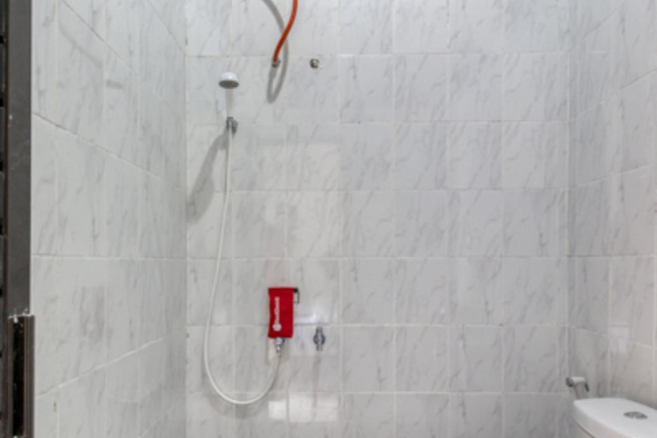 Reddoorz Near Babarsari 2 Guest house 2*