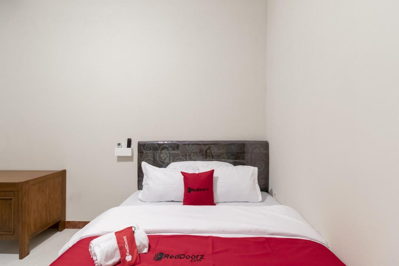 Reddoorz Near Babarsari 2 Guest house 2*